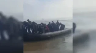 צפו: זרם מסתננים בלתי פוסק לאירופה