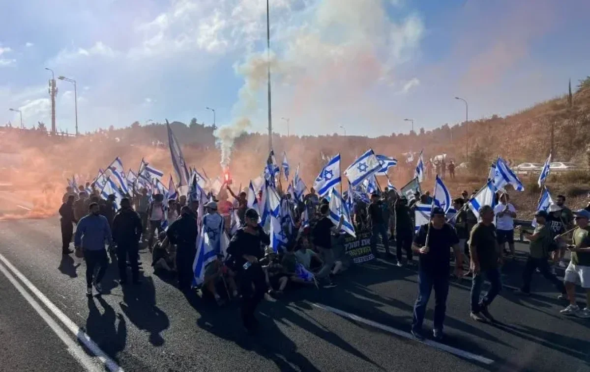"יום ההתנגדות": המשטרה עצרה 42 אנרכיסטים עד כה "יום ההתנגדות": המשטרה עצרה 42 אנרכיסטים עד כה