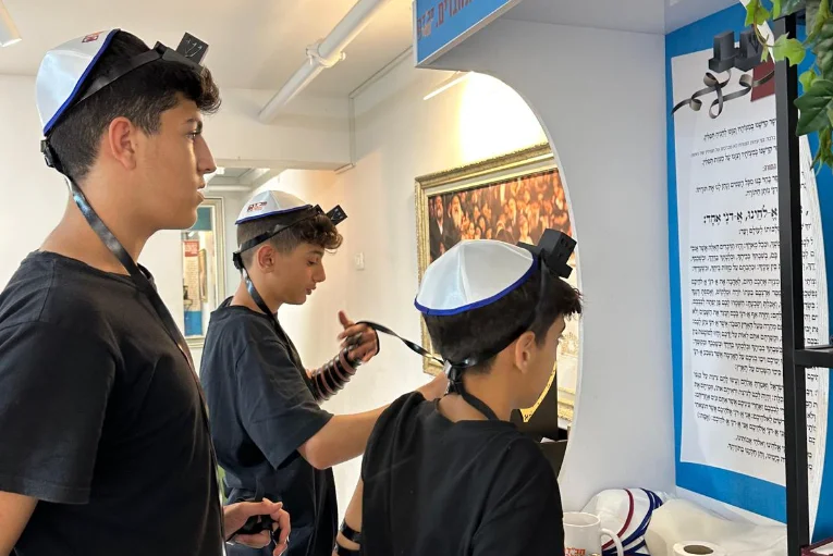 לאחר הביזוי: 50 עמדות תפילין נוספות יוצבו ברחובות לאחר הביזוי: 50 עמדות תפילין נוספות יוצבו ברחובות