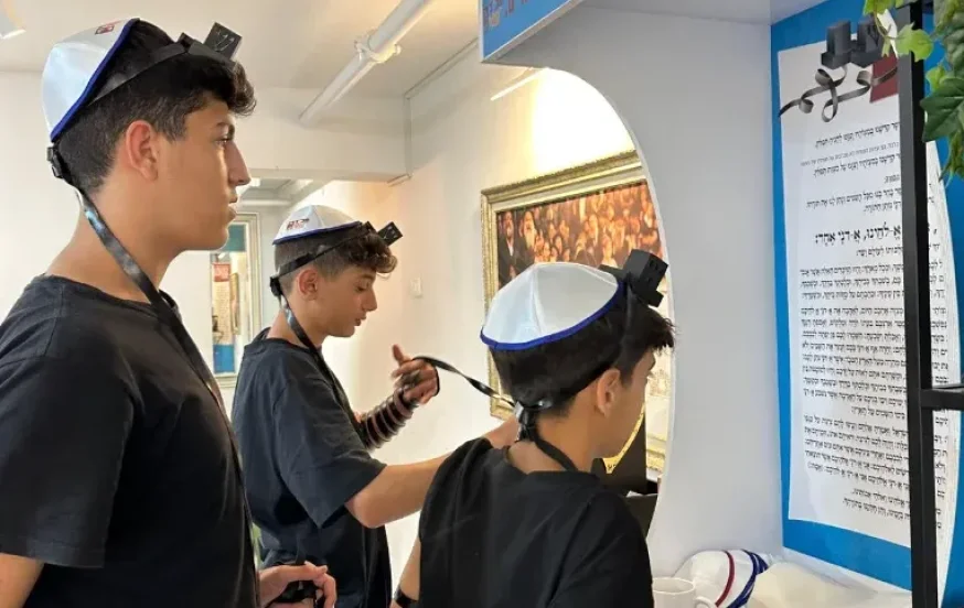 לאחר הביזוי: 50 עמדות תפילין נוספות יוצבו ברחובות