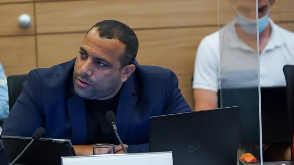 חבר הכנסת לשעבר אביר קארה יועמד לדין בגלל הצבעה כפולה