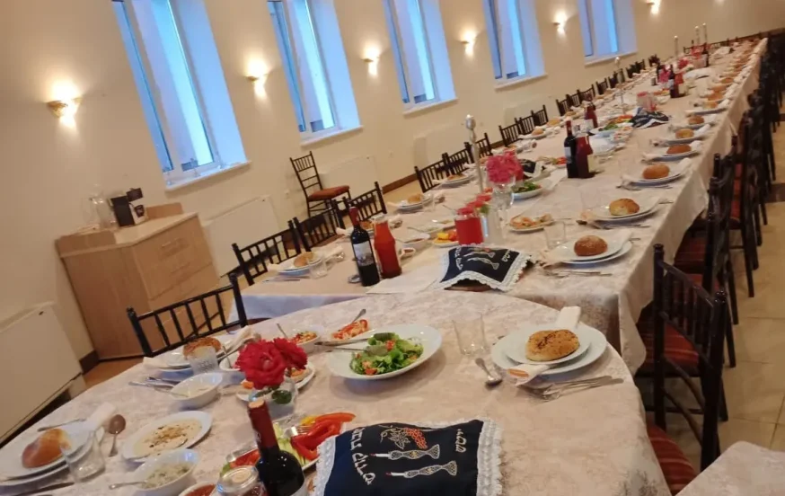 בצל ההפגזות: מדריכי&nbsp;קייטנת הילדים&nbsp;באוקראינה &ndash; שבתו בהאדיטש