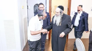 הרב ארוש ביקר וחיזק גברים בודדים:&nbsp;"תבטחו בה', יהודי לא לבד!"