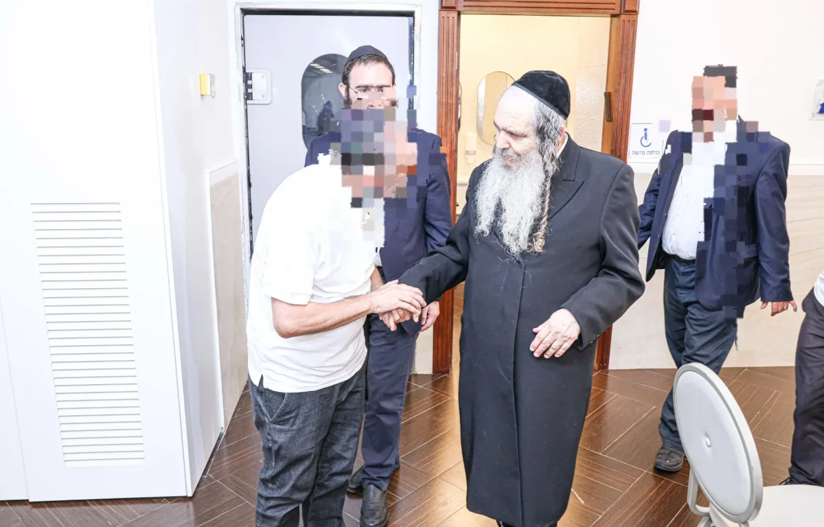 הרב ארוש ביקר וחיזק גברים בודדים: "תבטחו בה', יהודי לא לבד!"