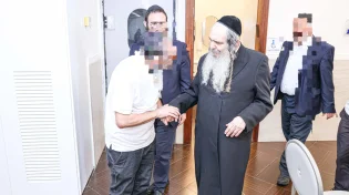 הרב ארוש ביקר וחיזק גברים בודדים:&nbsp;"תבטחו בה', יהודי לא לבד!"