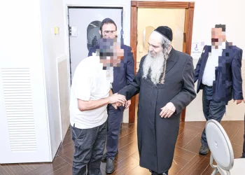 הרב ארוש ביקר וחיזק גברים בודדים: "תבטחו בה', יהודי לא לבד!"