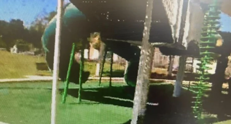 במהלך מרדף משטרתי: גנב הרכב התחבא במגלשה 