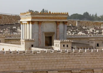 קיבל ייסורים באהבה גדולה: עובדות מדהימות על אהרון הכהן 