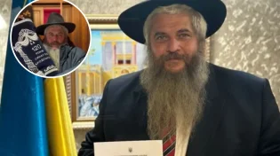 מרגש: הרב הראשי של אוקראינה קיבל אות הוקרה על פעלו 