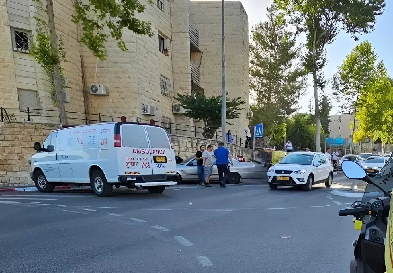 פיגוע הדקירה בגילה: הוארך מעצרם של שלושת המחבלים פיגוע הדקירה בגילה: הוארך מעצרם של שלושת המחבלים