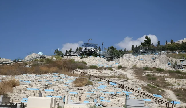 איך רבי חיים ויטאל ניסה למנוע בגופו את קבורת האר"י?
