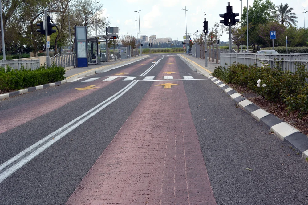 אושר: פקחי משרד התחבורה יחלו אכיפה בנתיבי התחבורה הציבורית 