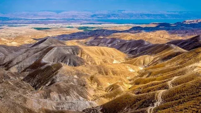 תיעוד מדהים: כך נראה הנהר המלאכותי הארוך בעולם בלב המדבר