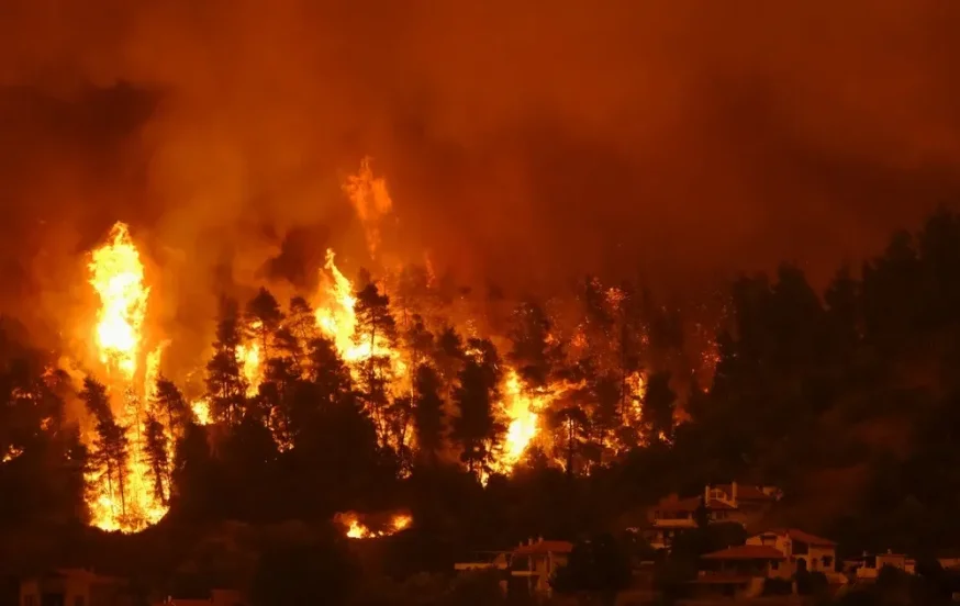רודוס: עשרות אלפי תושבים פונו מבתיהם בעקבות שריפות הענק 