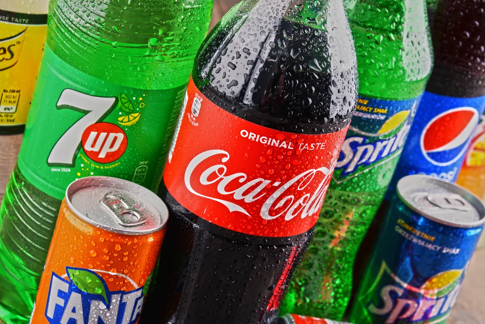 על הטריק הזה לא חשבתם: קירור משקה מהיר עם מוצר פשוט 