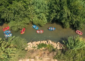 מזעזע: ערבים תקפו בחורי ישיבה באתר הקיאקים 