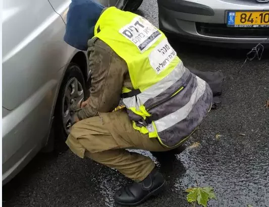 נס ברחובות: בת 6 חולצה בשלום לאחר שנשכחה רדומה ברכב כל הלילה 