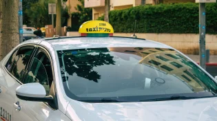 דימונה: ניסיון חטיפת מונית כשהנוסעת בתוכה