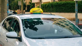 דימונה: ניסיון חטיפת מונית כשהנוסעת בתוכה 
