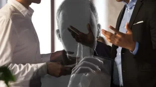 במה זוכה מי שלא רב עם אף אחד?