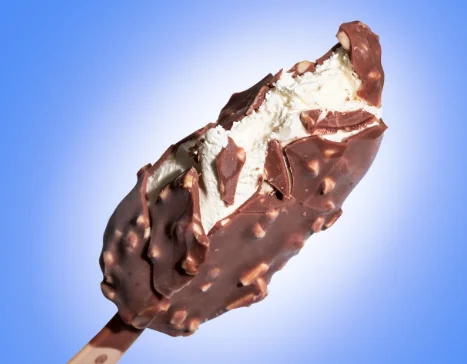 חם? כך תכינו שלגון מצופה שוקולד במינימום מאמץ