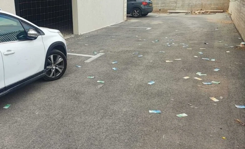 ים של שטרות: חשוד השליך מחלון ביתו עשרות אלפי שקלים במזומן 