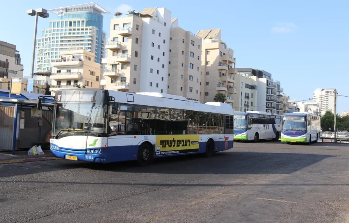 האלימות בכבישים: נהג אוטובוס הותקף לאחר שהעיר לנהג רכב פרטי 