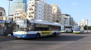 האלימות בכבישים: נהג אוטובוס הותקף לאחר שהעיר לנהג רכב פרטי 