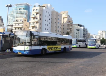 האלימות בכבישים: נהג אוטובוס הותקף לאחר שהעיר לנהג רכב פרטי 