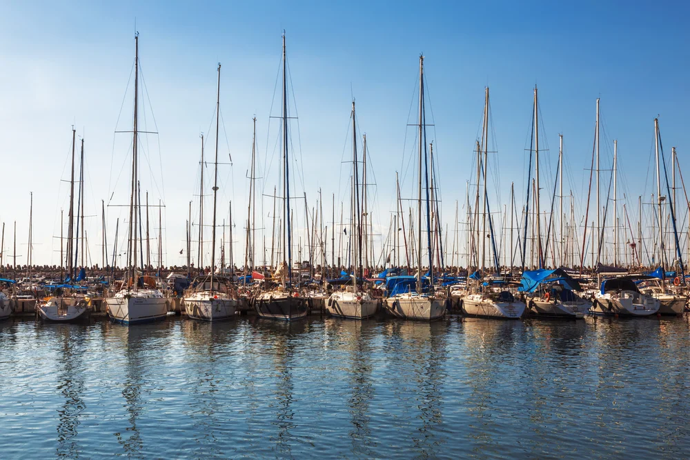 אשדוד: שלושה נפצעו כתוצאה משריפה שהתלקחה בסירה במרינה 