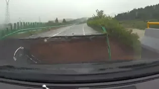 גשמי זעף בסין: זה מה שקרה בכביש הסואן