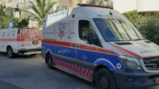 בני ברק: פעוט נחבל בראשו לאחר שסולם נפל עליו. מצבו בינוני