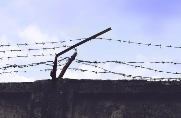 בת 72 ננעלה בתא מעצר למשך 6 שעות, מסיבה שתפתיע גם אתכם בת 72 ננעלה בתא מעצר למשך 6 שעות, מסיבה שתפתיע גם אתכם