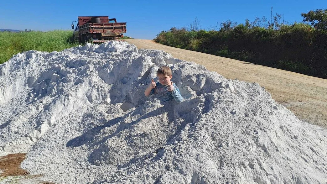 ברזיל: בן שבע מת בערימת אבן גיר ברזיל: בן שבע מת בערימת אבן גיר