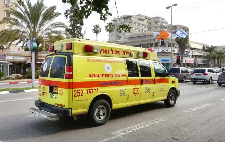 חשד לפיגוע דקירה בפ"ת: פועל צעק "אללה ואכבר" ודקר עובד יהודי