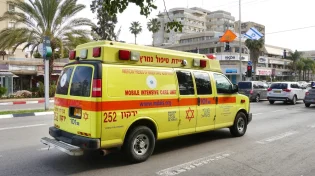 חשד לפיגוע דקירה בפ"ת: פועל צעק "אללה ואכבר" ודקר עובד יהודי