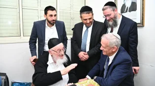 "הרב שך היה צם באחד בספטמבר": גנץ נפגש עם ראש הישיבה - צפו