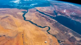 מחזה נדיר: מפלים ונהרות במקום הצחיח בעולם