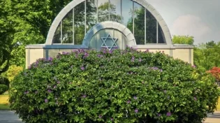 ביזיון: קברן שצילם סרטונים בבית העלמין - הואשם בפגיעה במתים 