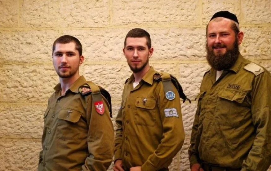 מאזור הקרבות לצה"ל: שלשת האחים החרדים מאוקראינה התגייסו 
