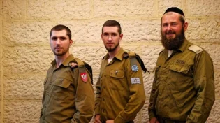 מאזור הקרבות לצה"ל: שלשת האחים החרדים מאוקראינה התגייסו