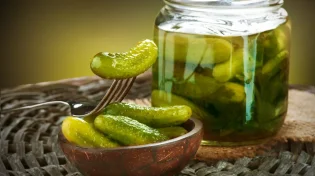מה יותר בריא: מלפפון בחומץ או במלח? 