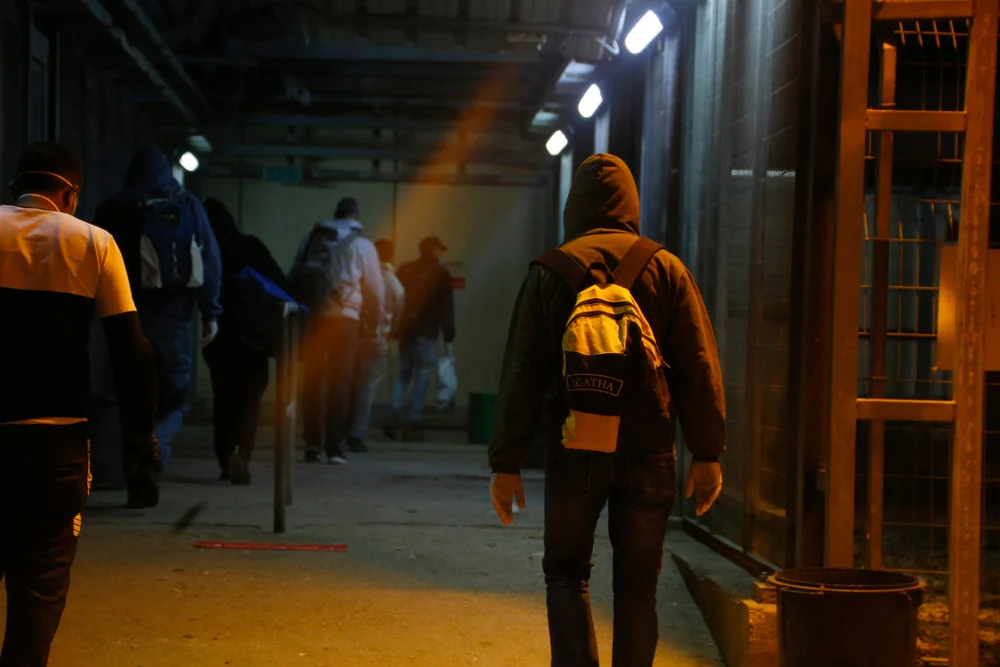 במערכת הביטחון נבחנות הקלות בהיתרי עבודה לצעירים פלסטינים 