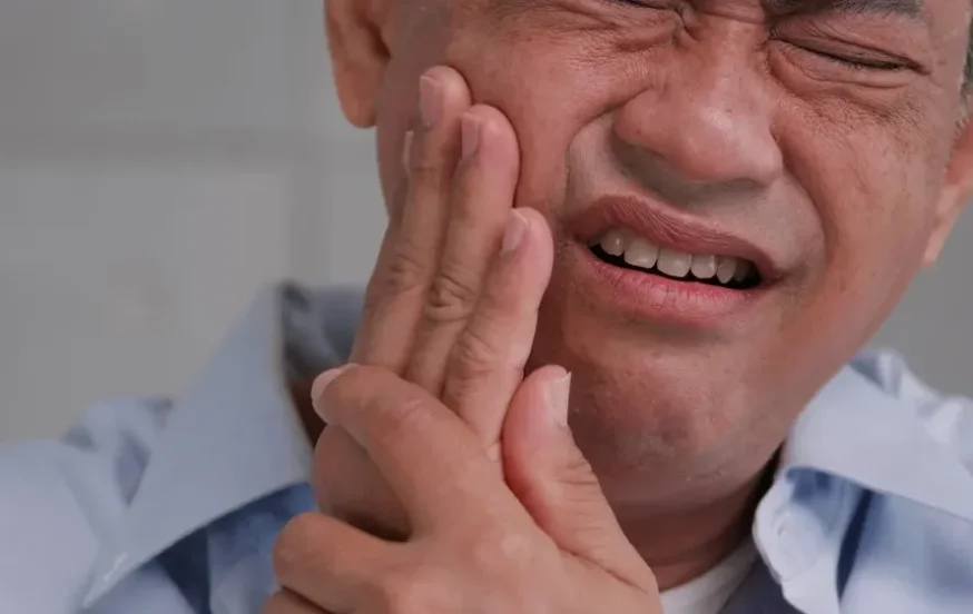 כאבי שיניים חזקים: מה עושים? 