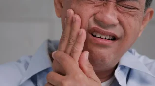 כאבי שיניים חזקים: מה עושים? 