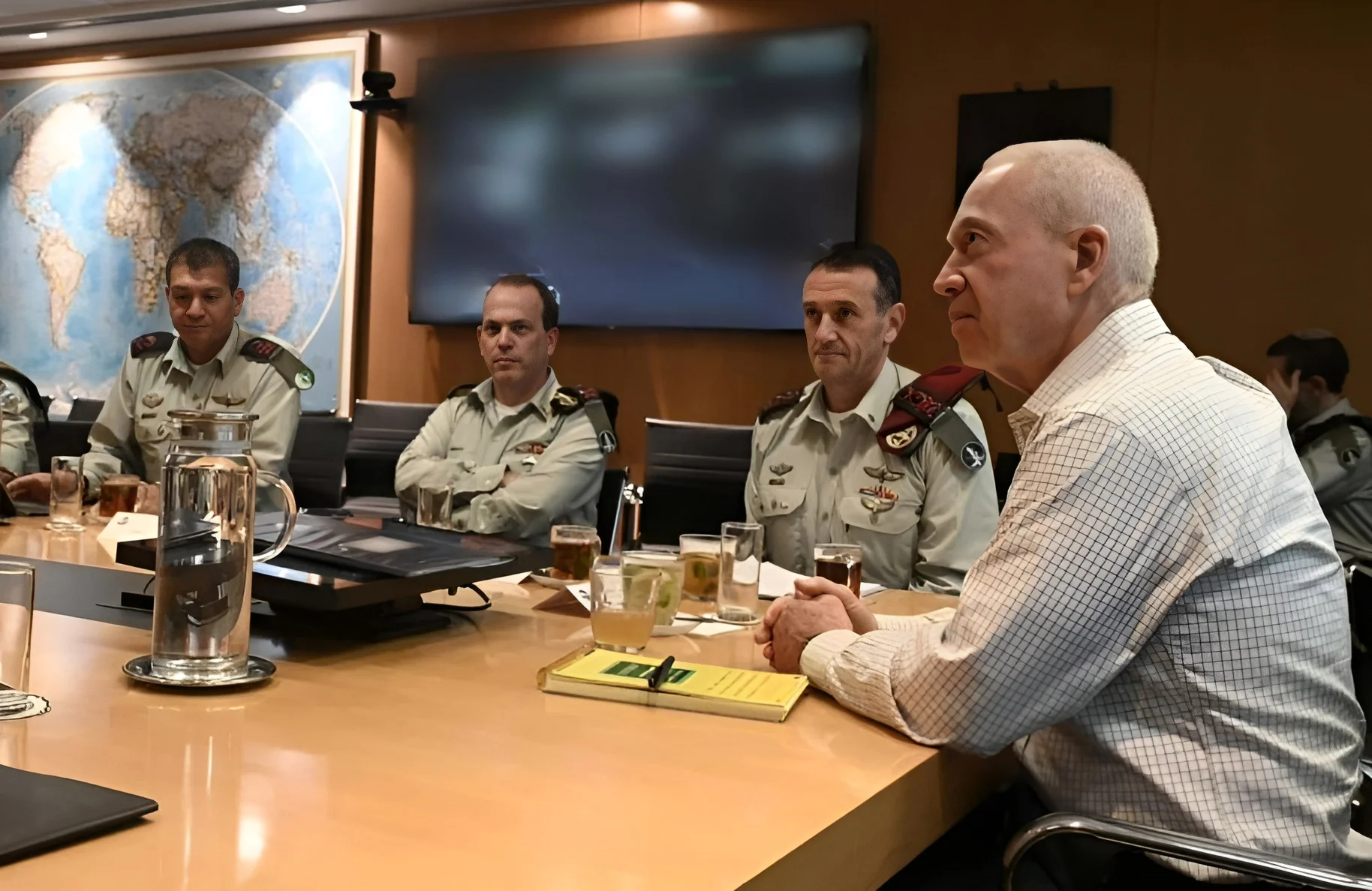 גלנט באזהרה לארגוני הטרור: "מציע לא לנסות אותנו" 