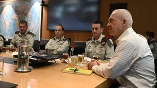 גלנט באזהרה לארגוני הטרור: "מציע לא לנסות אותנו" 