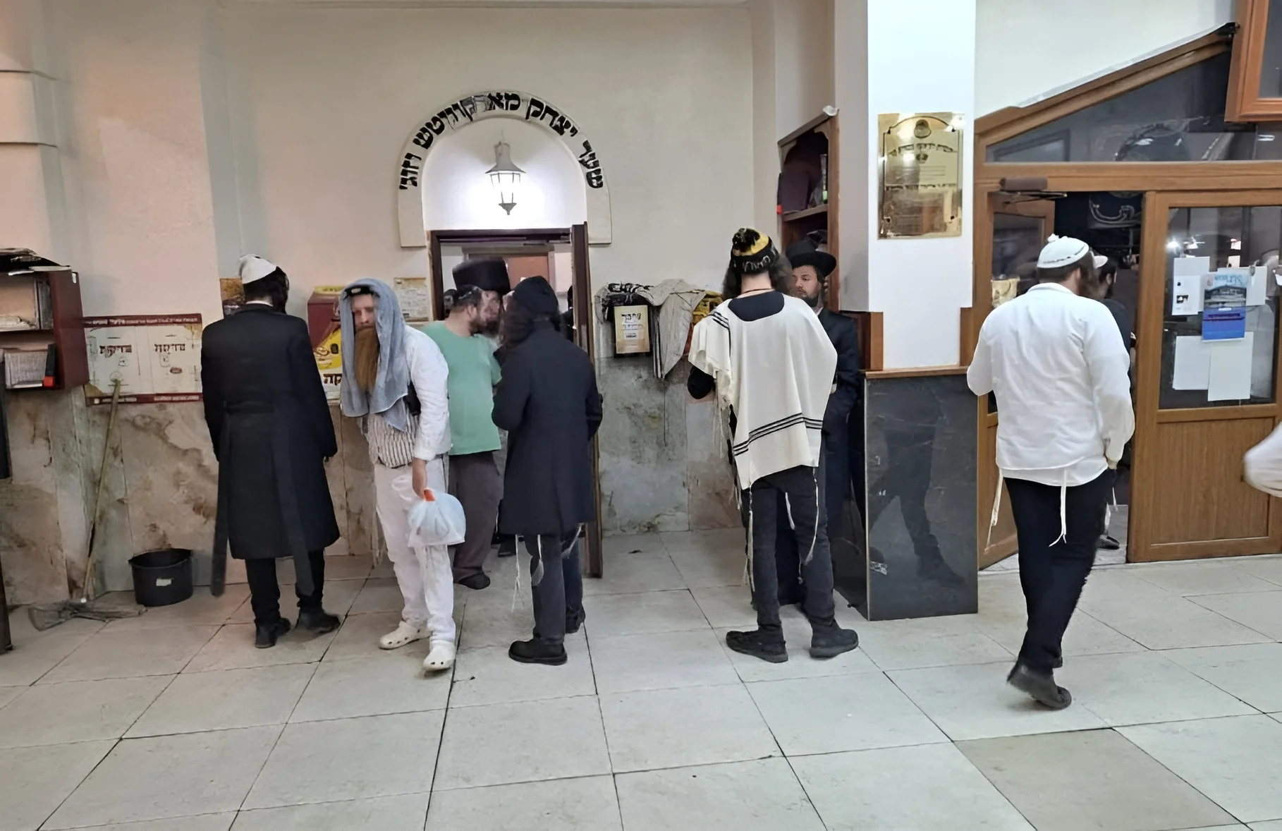 לכבוד השבת האחרונה לשנה: אלפים פקדו את ציון רבי נחמן באומן 