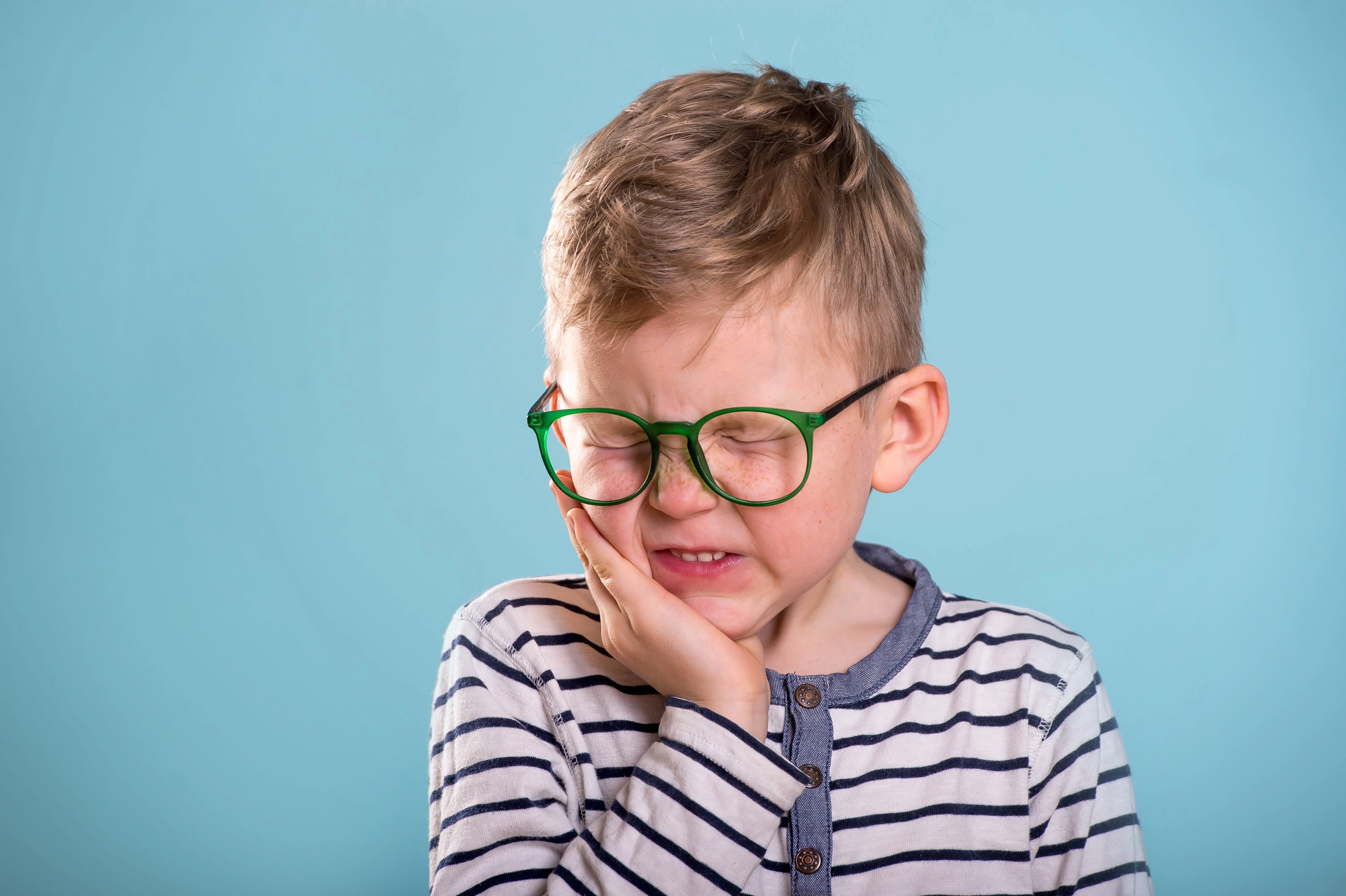 כאבי שיניים לילדים: מדוע זה קורה ולמה יש לשים לב? 