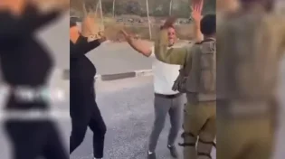 רץ ברשת: חיילי צה''ל חגגו לחתן הערבי מחברון